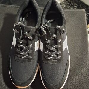 Naturalizer Women's Comfort Sneakers Black White Gum Sole Size 9 NWOT